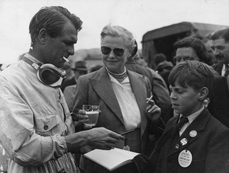 British_racing_driver_Peter_Collins_1956_31078_15691