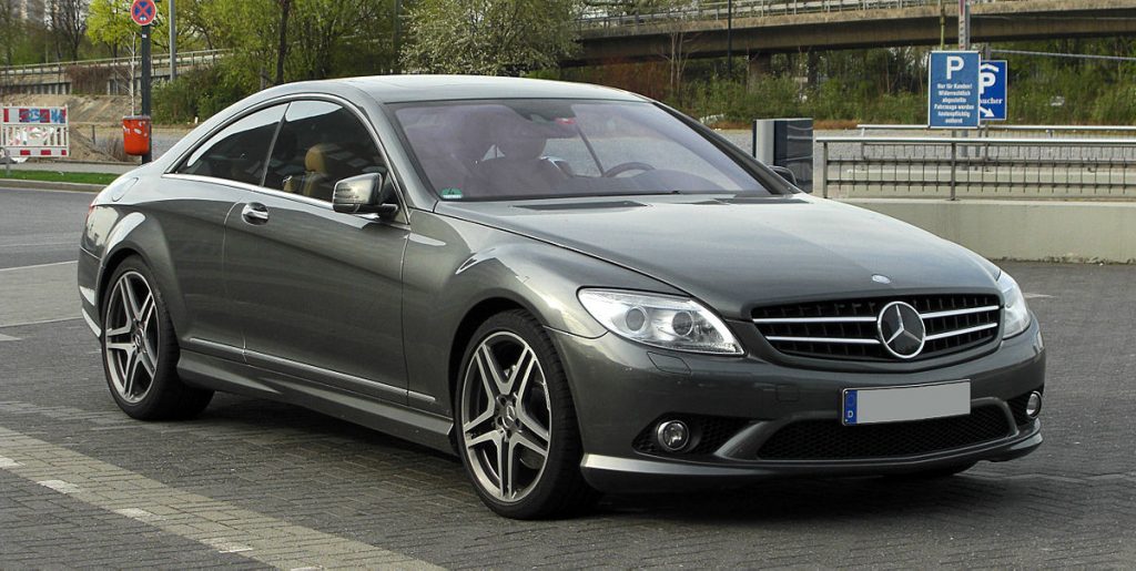 1200px-Mercedes-Benz_CL_500_Sport-Paket_AMG_C_216_–_Frontansicht_2._April_2011_Düsseldorf-1024x515