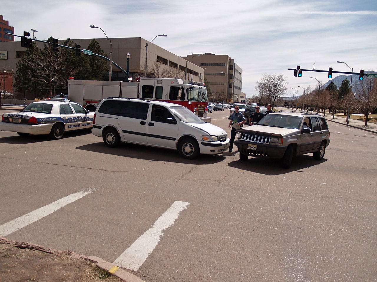 1280px-Car_Accident_in_Colorado_Springs_by_David_Shankbone